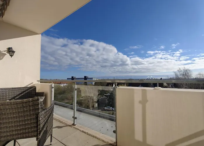 Bliss Place, Komfort Mit 2 Zimmern Und Balkon In Toplage Apartamento